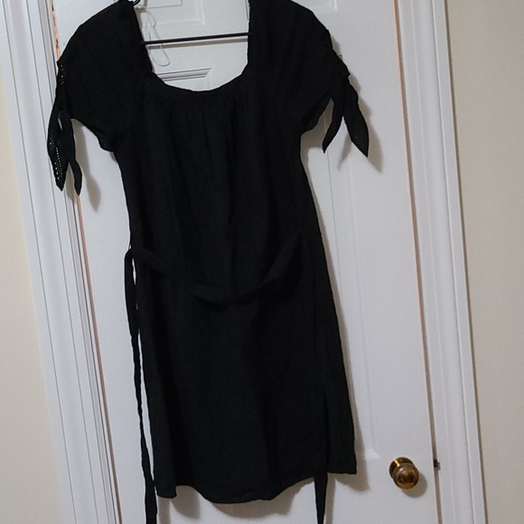 Universal Thread - Picture 1 of 4